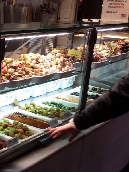 solo-travel-madrid-market