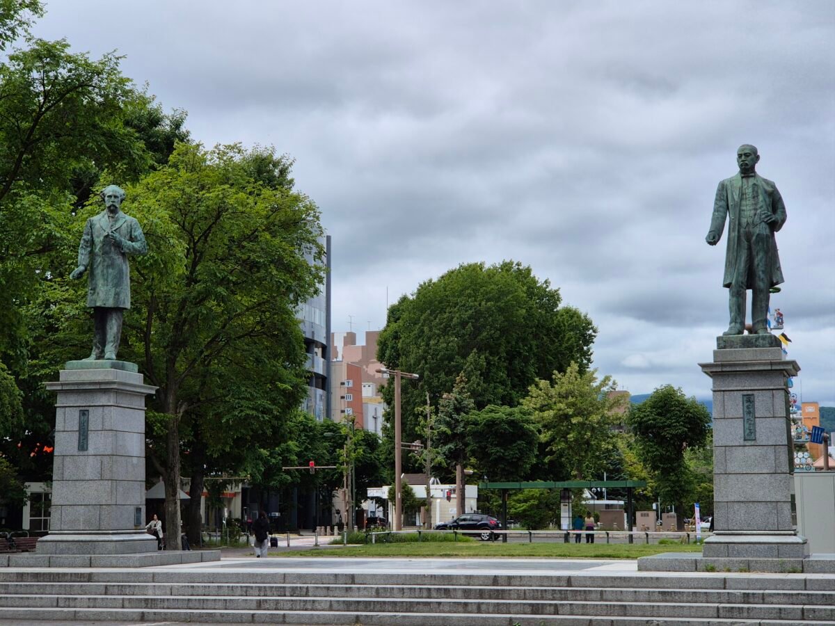 Bronze statues of Kiyotaka Kuroda and Horace Capron in Odori Park, Sapporo — signage in Japanese only