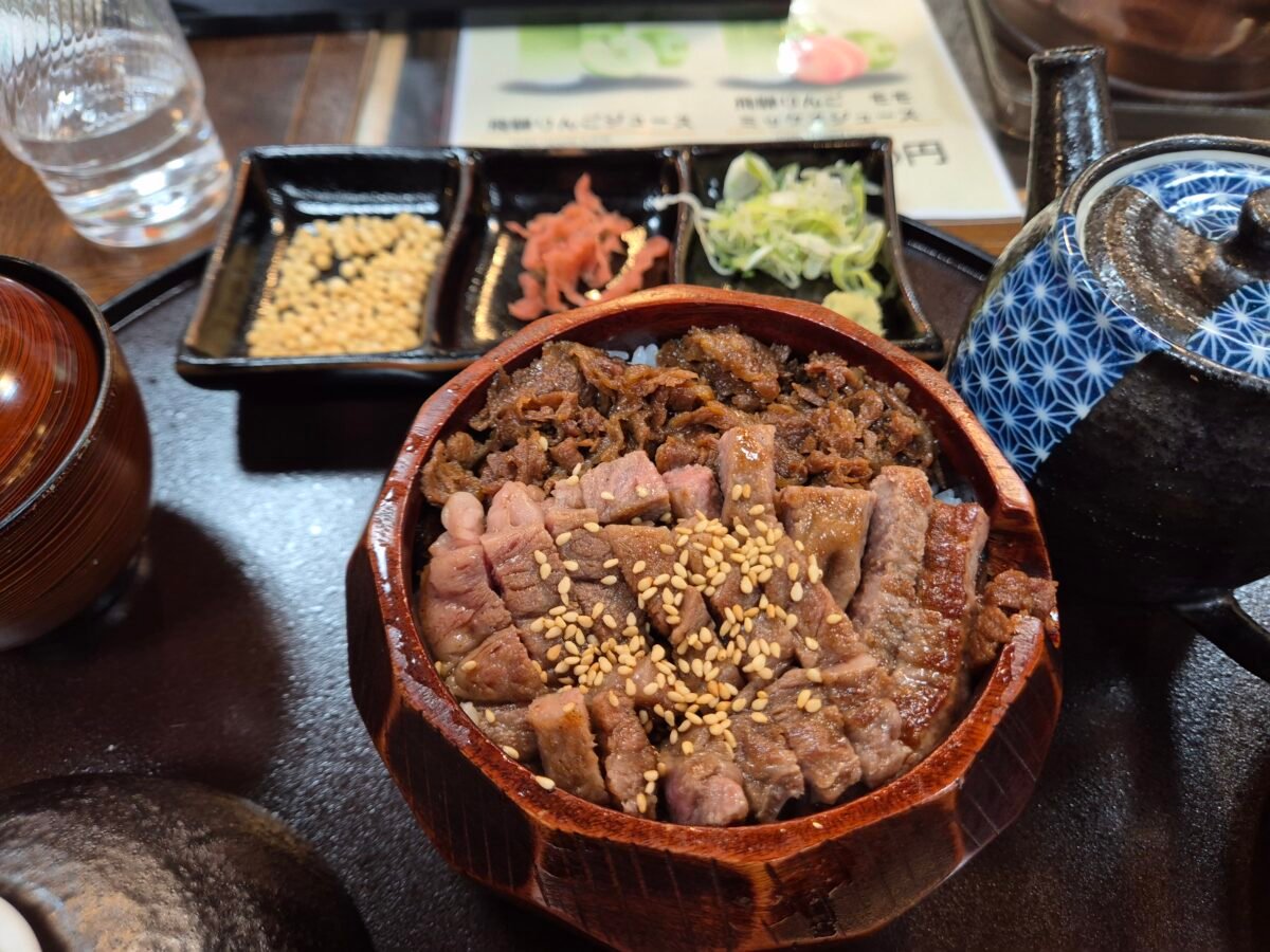 hida-beef-rice-bowl-takayama-lunch Hida beef sit-down lunch in Takayama, sliced beef over rice in a wooden tub with side condiments